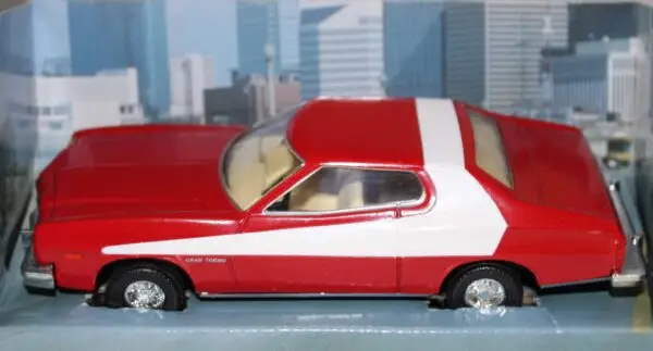 corgi sarsky and hutch ford gran torino car with figures