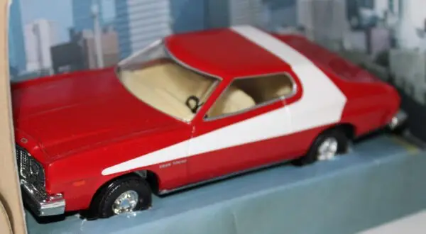 corgi sarsky and hutch ford gran torino car with figures