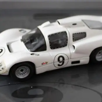 minichamps chaparral two d chevrolet  le mans p hill j bonnier gift box