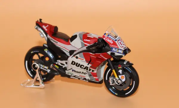 Maisto Ducati GP Motor Bike Andrea Dovizioso - Image 3