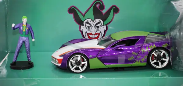 Jada Diecast Corvette Stingray Concept With Joker Figure