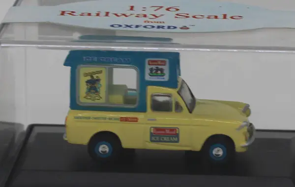oxford diecast lyons maid anglia