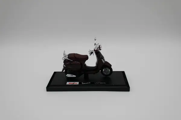 Maisto Vespa LXV 2013 - Image 2