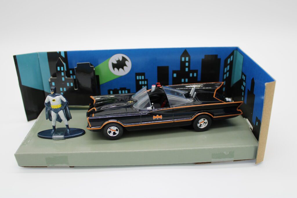 batman 1/18 scaled model batmobile with figurine