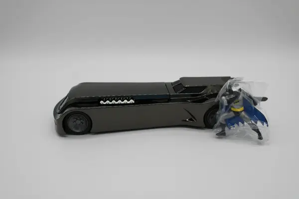 Jada Batman Batmobile with Batman Figure Animated Series - Image 2