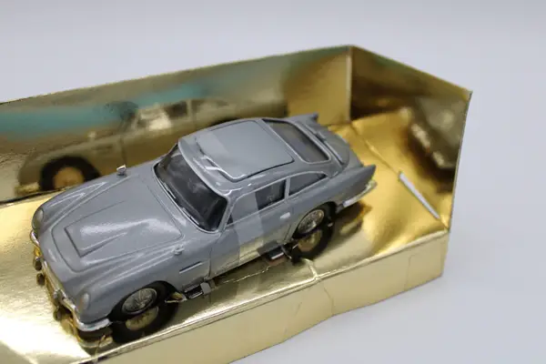 Corgi James Bond Aston Martin Thunderball - Image 3