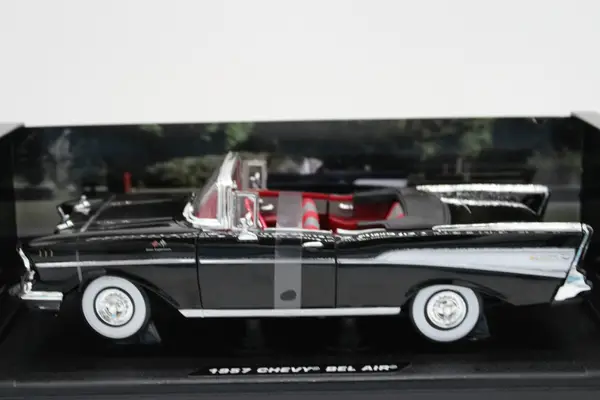 Motormax Chevrolet BEL Air Bond DR No