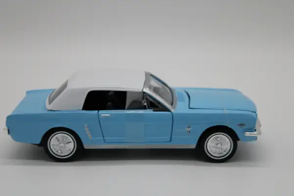 Motormax Ford Mustang Thunderball