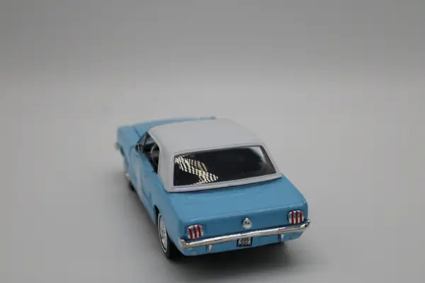 Motormax Ford Mustang Thunderball - Image 4