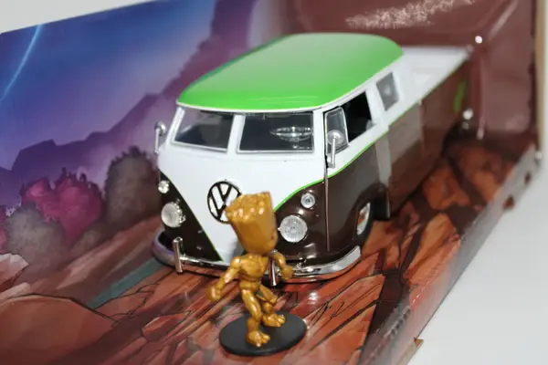 Jada 1963 VW Microbus With Groot Figure Marvel Guardians Of The Galaxy - Image 4