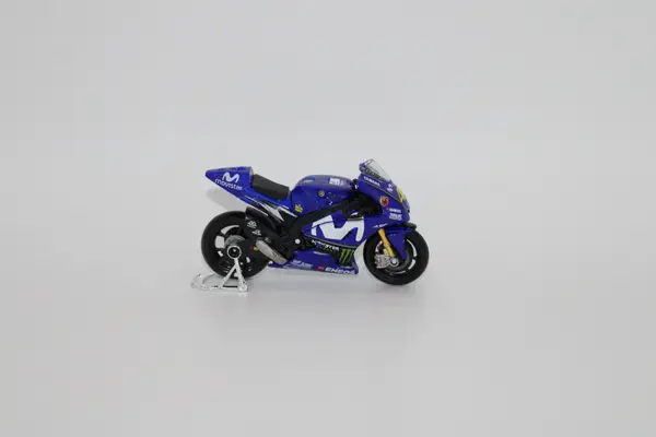 Maisto Yamaha Yzr M1 Movistar Yamaha No 46 Rossi - Image 2