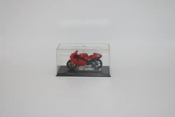 Deagostini Max Biaggi Yahaha YZR-MI Racing Motorcycle - Image 4
