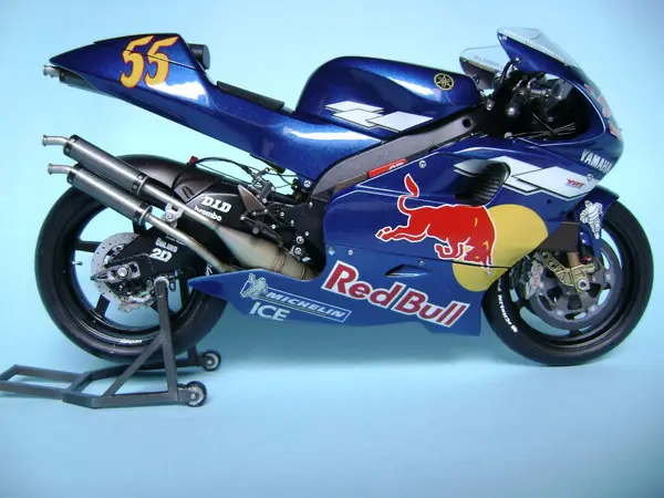 IXO Yamaha YZR500 Gauloises Red Bull No55 500cc 2000 R Laconi dsc07579