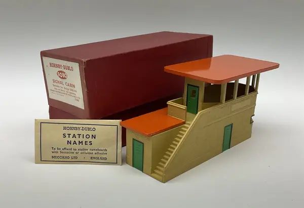 Hornby Dublo Signal Cabin 5080 Green Roof Metal Building 2240c2d2-964f-4cf4-b128-654687756f95