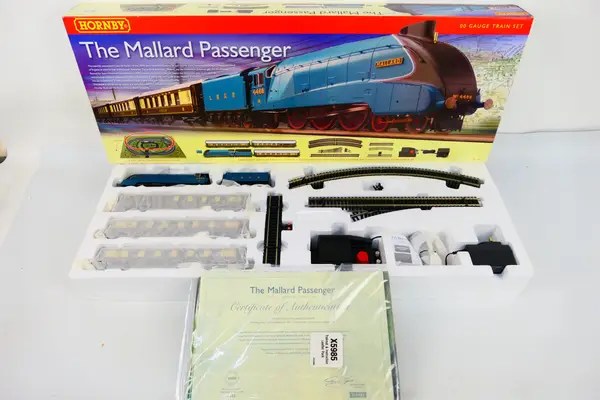 Hornby A boxed OO gauge The Mallard Passenger Set R1103 3b3f26fe-dc4a-4d18-81ba-b0b5010282ac