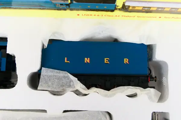 Hornby A boxed OO gauge The Mallard Passenger Set R1103 - Image 4