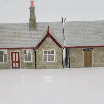 Bachmann 44-013 Market Hampton Station Waiting Room IMG_4449