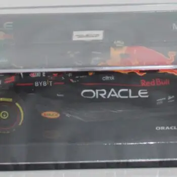 Minichamps Sergio Perez Oracel Red Bull IMG_5457