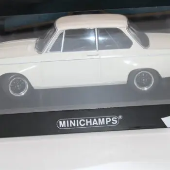 MiniChamps Model Sports Car BMW 2002 IMG_5851