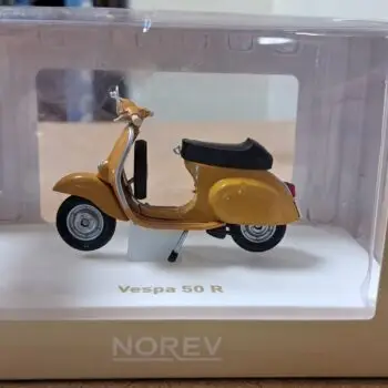 Norev Vespa 50R 1:18 Mustard
