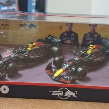 Bburago F1 Red Bull RB20 2 car set Verstappen/Perez 2024