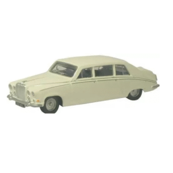 Daimler DS420 Limousine White